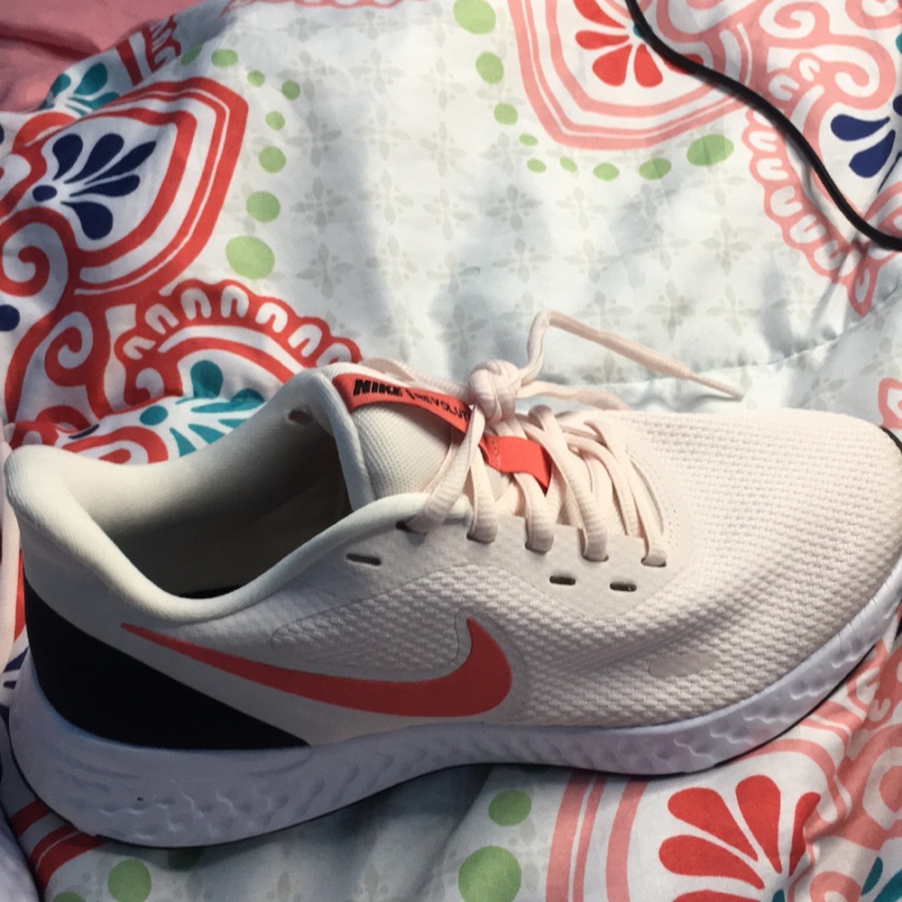 Good quality, comfortable, natural colors